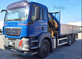 MAN TGS 26.400 PIANALE CON GRU EFFER