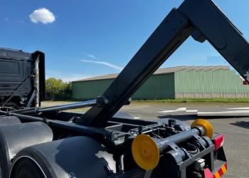 SCANIA R730 8X4 SCARRABILE CON GANCIO, ANNO 2011