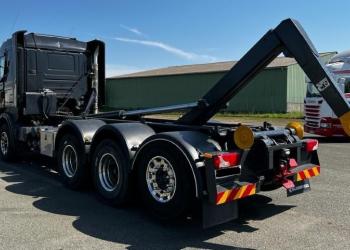 SCANIA R730 8X4 SCARRABILE CON GANCIO, ANNO 2011