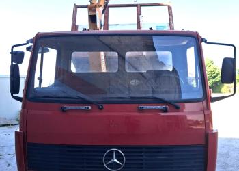 MERCEDES 814 RIBALTABILE TRILATERALE CON GRU EFFER 4000, 2 SFILI + JIB 1 SFILI