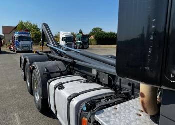 SCANIA R730 8X4 SCARRABILE CON GANCIO, ANNO 2011