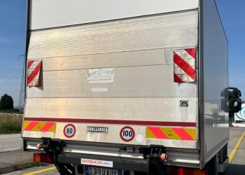 IVECO EUROCARGO 120E22 CON SPONDA POSTERIORE