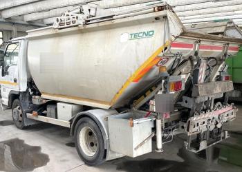 ISUZU NQR 75, COMPATTATORE