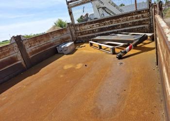 Mercedes-Benz ATEGO 1518 K rib. Tril. con gru
