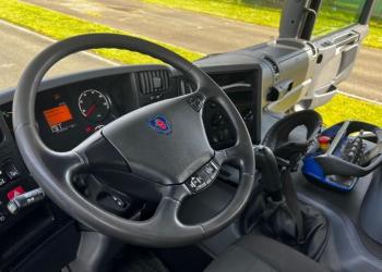 SCANIA P360 8X2 CON GRU PM85, ANNO 2011