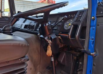 IVECO 330-35 , KM 375.000, 1984 , RIBALTABILE TRILATERALE