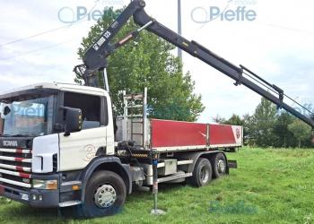 Scania P 124 L 420 ribaltabile tril. con Gru