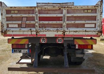 Mercedes-Benz ATEGO 1518 K rib. Tril. con gru