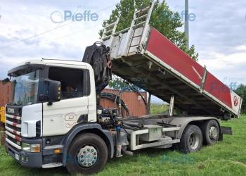 Scania P 124 L 420 ribaltabile tril. con Gru