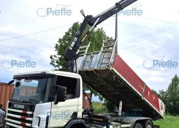 Scania P 124 L 420 ribaltabile tril. con Gru