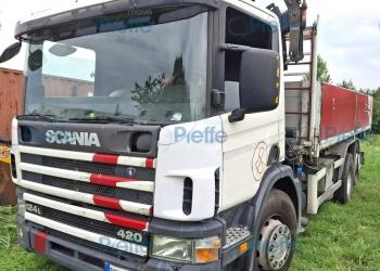 Scania P 124 L 420 ribaltabile tril. con Gru