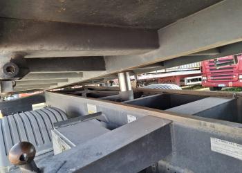 Mercedes-Benz ATEGO 1518 K rib. Tril. con gru