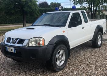 Nissan pick-up Navara 4x4 King-cab Truck - 2 doors - 4 seats