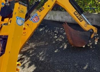 BRACCIO RETROESCAVATORE PER TRATTORE