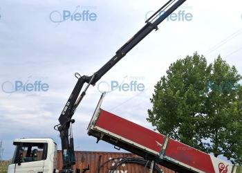 Scania P 124 L 420 ribaltabile tril. con Gru