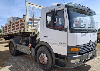 Mercedes-Benz ATEGO 1518 K rib. Tril. con gru
