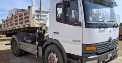Mercedes-Benz ATEGO 1518 K rib. Tril. con gru